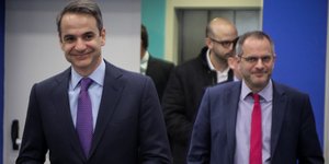 Ο Κυριάκος Μητσοτάκης στα αριστερά και ο Κωνσταντίνος Ζούλας στα δεξιά