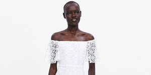 Δαντελένιο λευκό φόρεμα από τα Zara