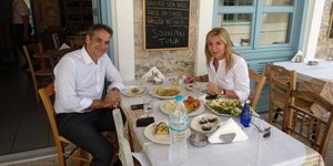 Μητσοτάκης Μαρέβα στην ταβέρνα
