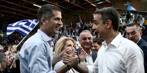 Μπακογιάννης Μητσοτάκης σε γήπεδο