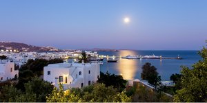 Πανοραμική εικόνα από την Μύκονο και το λιμάνι 