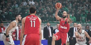 O Σπανούλης σε φάση από αγώνα του Ολυμπιακού με τον Παναθηναϊκό