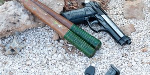 Οπλο πεταμένο στο έδαφος 