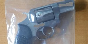 Το όπλο με το οποίο τραυματίστηκε η 8χρονη στη Θήβα