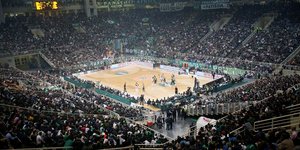 Κόσμος του Παναθηναϊκού στο κλειστό του ΟΑΚΑ