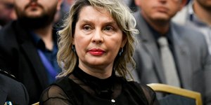 Υπερασπίστηκε τον Αλέξη Τσίπρα με κάποιες αιχμές η Κατερίνα Παπακώστα για τις διακοπές του στο κότερο
