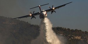 Πυροσβεστικό αεροσκάφος σε κατάσβεση πυρκαγιάς στο Ισραήλ