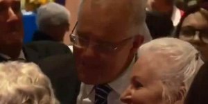 Η στιγμή που ο Σκοτ Μόρισον δέχεται επίθεση με αυγό 