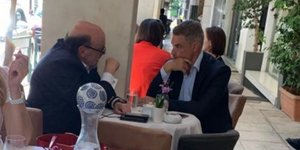 Ευάγγελος Αντώναρος και Αρης Σπηλιωτόπουλος σε καφέ στο Κολωνάκι