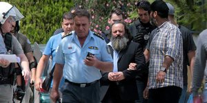 Ο Αρτέμης Σώρρας όταν οδηγήθηκε στον εισαγγελέα