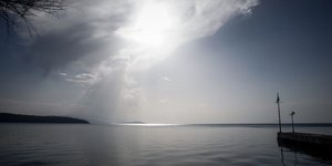 Σύννεφα πάνω από τη θάλασσα
