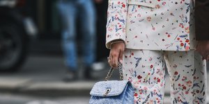 Floral κοστούμι και τσάντα