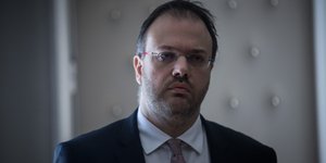 Πώς επιβιώνει πάντα ο Θανάσης Θεοχαρόπουλος