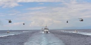 Εικόνα από πλοία και ελικόπτερα που συμμετέχουν σε τουρκική πολεμική άσκηση