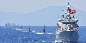Πολεμικά πλοία και υποβρύχια της Τουρκίας, σε παράταξη, κατά τη διάρκεια της άσκησης Θαλασσόλυκος