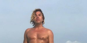 Τρύφωνας Σαμαράς με μαγιουδάκι στις Μαλβίδες