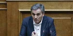 Εχουμε και καβάτζα είπε ο Τσακαλώτος στην Βουλή για τις παροχές Τσίπρα