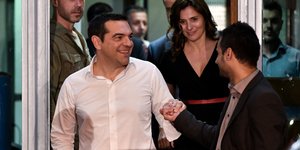 Ο Αλέξης Τσίπρας φεύγοντας από την Κουμουνδούρου μετά την ανακοίνωση των πρόωρων εκλογών