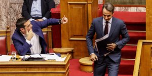 Ο Αλέξης Τσίπρας και ο Κυριάκος Μητσοτάκης στη Βουλή