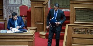 Κυριάκος Μητσοτάκης και Αλέξης Τσίπρας στη Βουλή