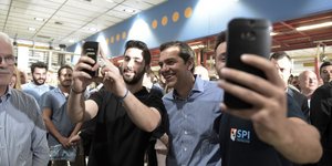 Ο Αλέξης Τσίπρας μόνο επαίνους είχε για τις εργασιακές σχέσεις στην εταιρεία Παπαστράτος