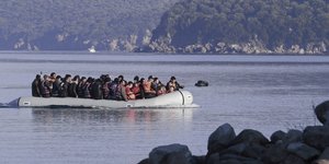 Βάρκα με μετανάστες
