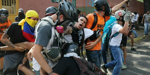 Επεισόδια στη Βενεζουέλα για δεύτερη συνεχόμενη ημέρα