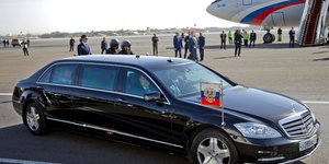Ο Βλάντιμιρ Πούτιν σε λιμουζίνα στο αεροδρόμιο