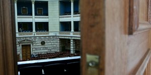 Βουλή, εσωτερικό, πόρτα