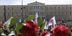 Κινητοποιήσεις για την εργατική Πρωτομαγιά στο κέντρο της Αθήνας