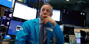 «Βούλιαξε» η Wall Street -Κάτω από τις 8.000 μονάδες ο Nasdaq