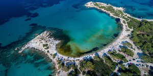 Αεροφωτογραφία από την παραλία της Βουρβουρούς, στη Χαλκιδική