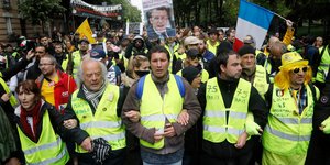Προς την Μαρίν Λεπέν κατευθύνθηκε η ψήφος των Κίτρινων Γιλέκων, λένε αναλυτές