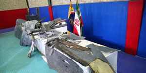 Συντρίμμια του αμερικανικού drone, που κατέρριψε, όπως λέει, το Ιράν