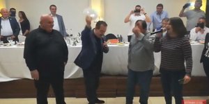 Ο Σέρβος ΥΠΕΞ Ίβιτσα Ντάτσιτς τραγουδά στα ελληνικά 