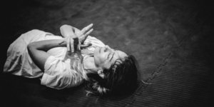 Γυναίκα ξαπλωμένη 