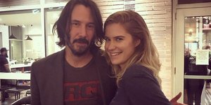 Το ευφυέστατο κόλπο του Κιάνου Ριβς όταν βγάζει φωτογραφίες με θαυμάστριές του