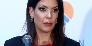 Μερόπη Υδραίου με μικρόφωνο