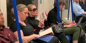 Η γυναίκα στο μετρό του Λονδίνου που έγινε viral