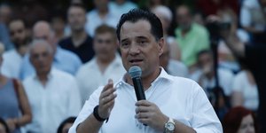 Ο Αδωνις Γεωργιάδης στην πολυπληθή συγκέντρωση στην Αγία Παρασκευή.