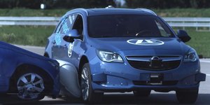 Σύγκρουση αυτοκινήτων με πλευρικό αερόσακο