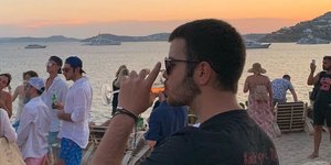 Ο Αγγελος Λάτσιος σε beach party