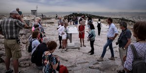 τουρίστες στην Ακρόπολη