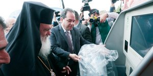 Ο Αρχιεπίσκοπος Ιερώνυμος και ο πρόεδρος της «ΑΠΟΣΤΟΛΗΣ» εγκαινιάζουν ένα από τα μεγαλύτερα περιβαλλοντικά πάρκα ανακύκλωσης στα Ιωάννινα