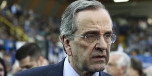 Ο Αντώνης Σαμαράς με μπλε γραβάτα