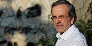 Ο Αντώνης Σαμαράς με πουκάμισο