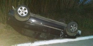 Αυτοκίνητο αναποδογυρισμένο