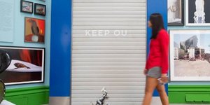 To νέο έργο με τίτλο "Keep Ou" του Banksy