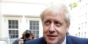 Ο Μπόρις Τζόνσον χαμογελαστός