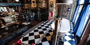 Pet shop με μπανιέρα στη βιτρίνα